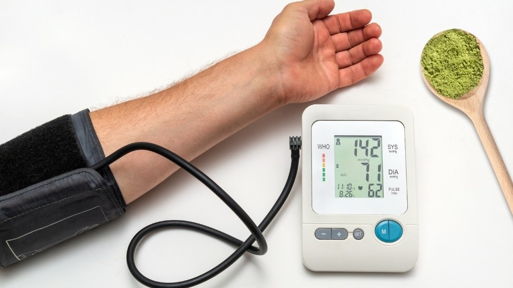 Czy kratom wpływa na ciśnienie krwi?